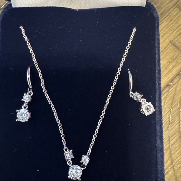 Conjunto - Picture 2 of 2